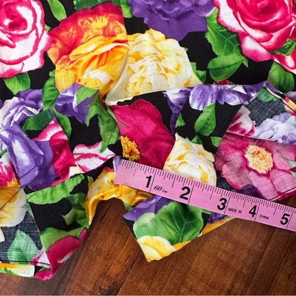 RARE AA high waisted floral shorts - Picture 3 of 8